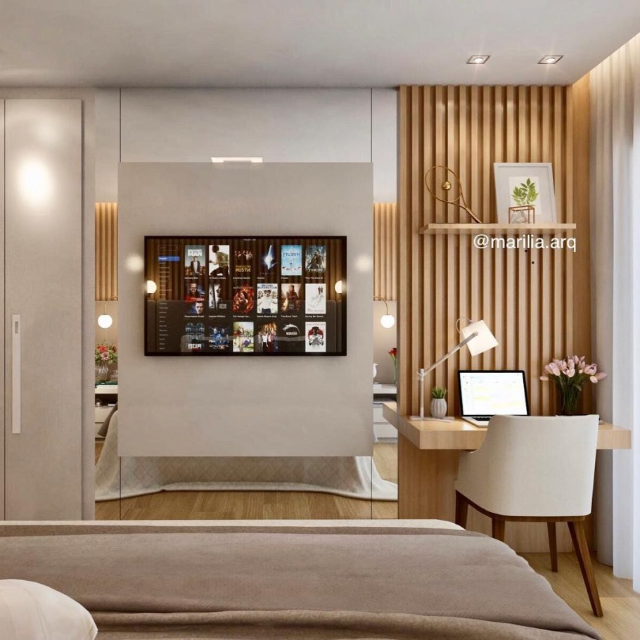 Стена напротив кровати без телевизора