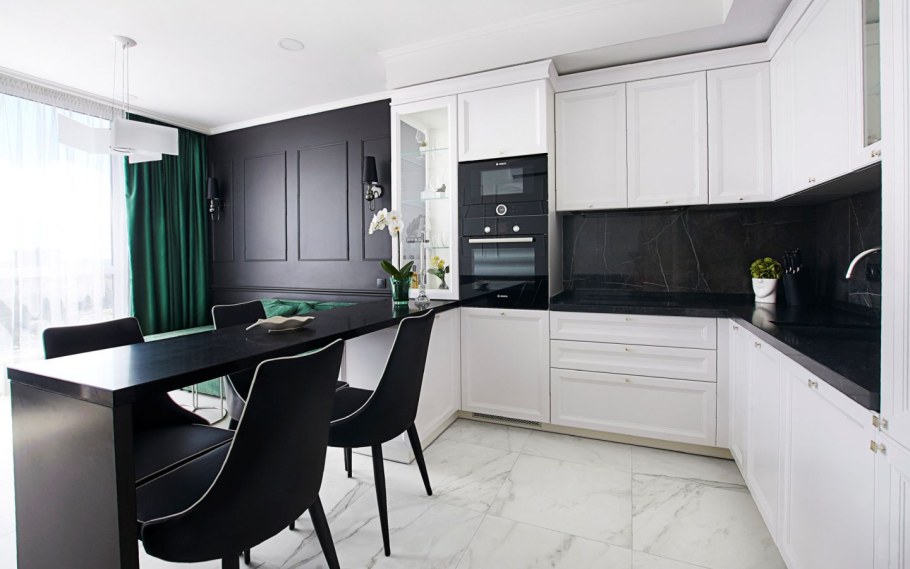 Черно белая кухня маленькая