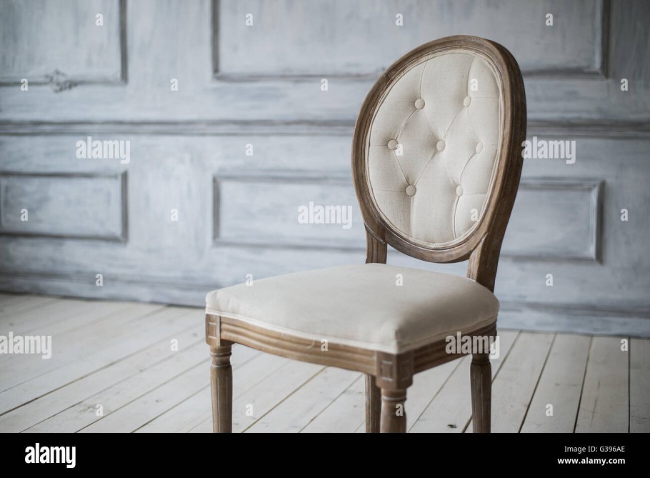 Старинный стул белый Винтаж