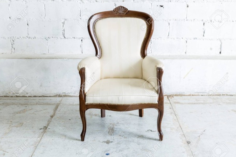 Белый стул Винтаж