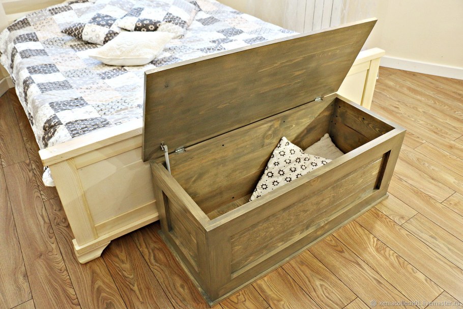Прикроватный сундук
