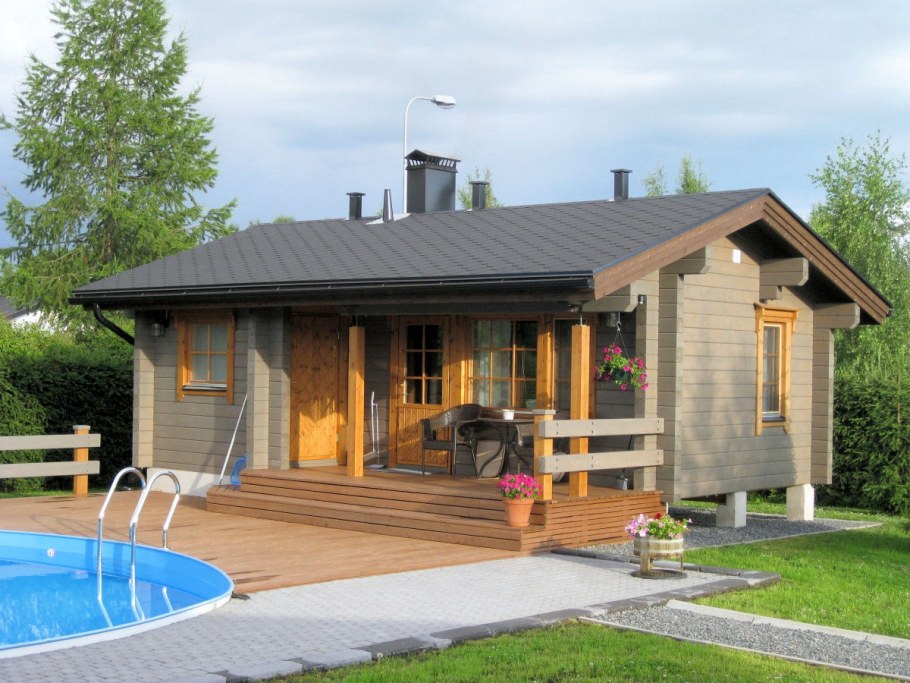 Баня с террасой и бассейном