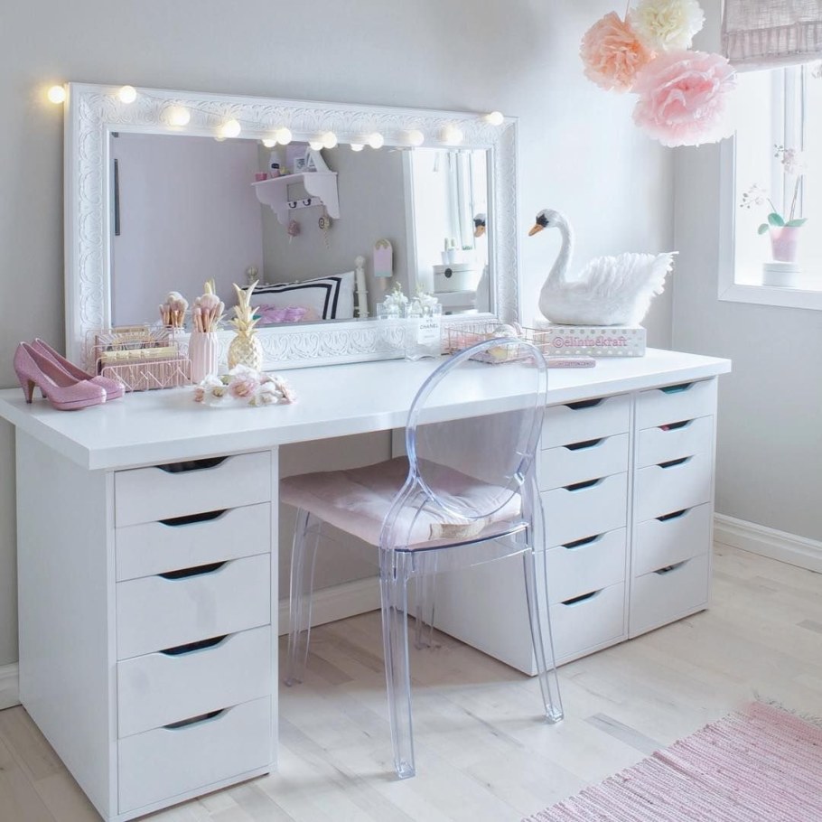 Комод со столиком для макияжа