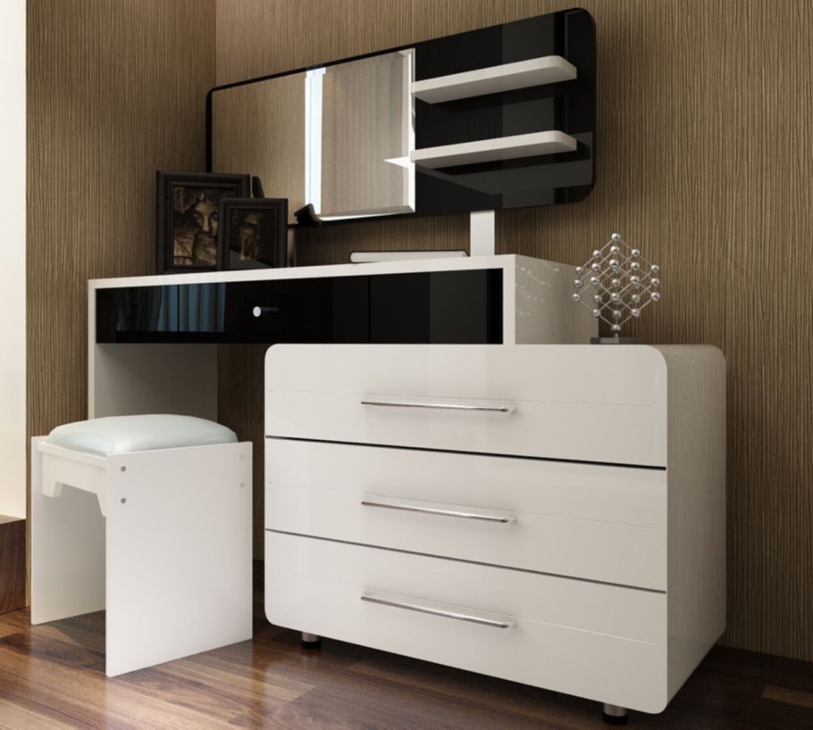 Комод со столом в спальню