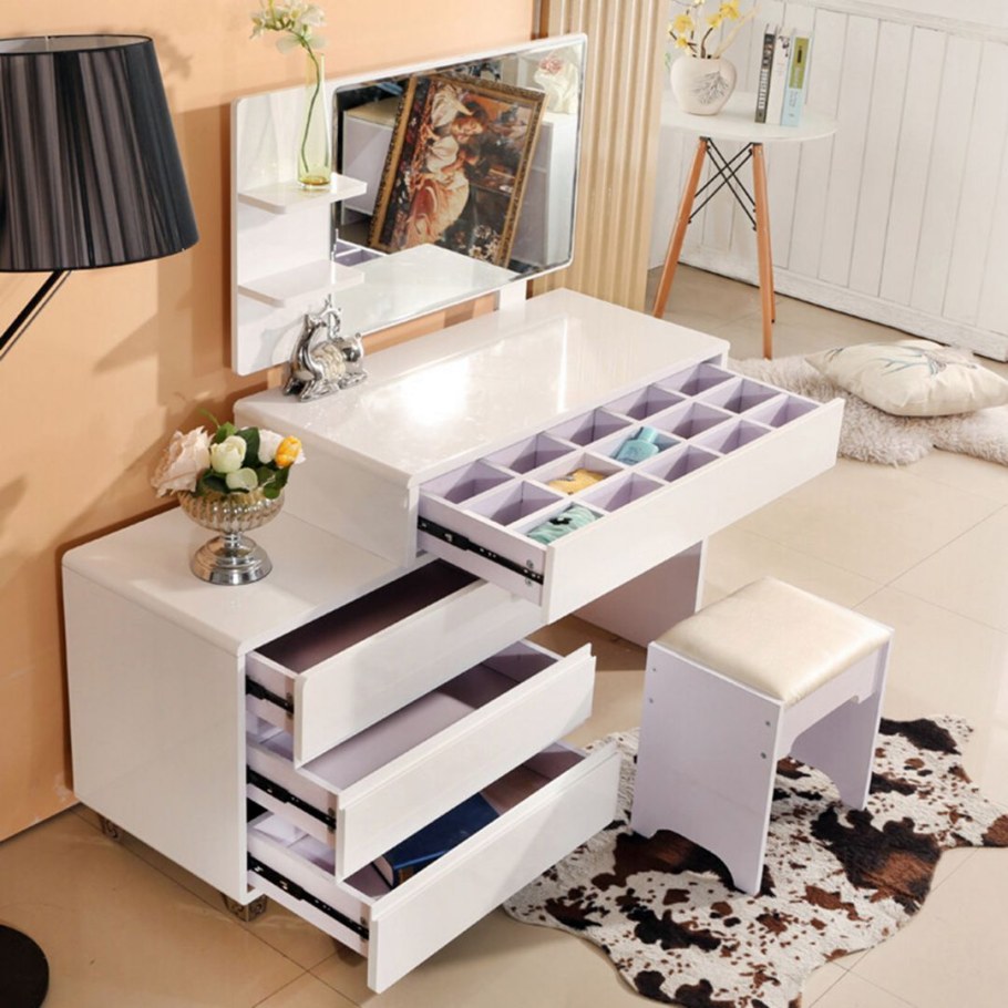 Стол трансформер для косметики