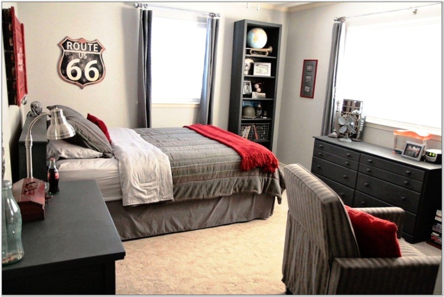 Серая комната парня