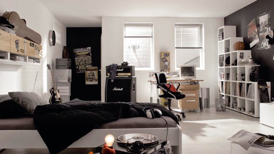 Чёрная комната для подростка