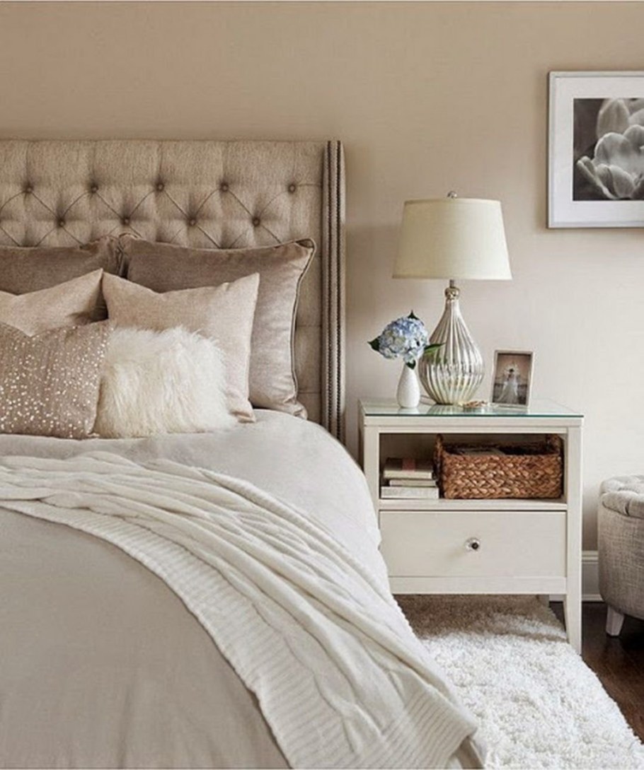 Бежевые стены в спальне