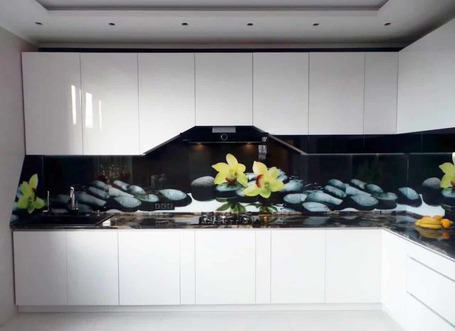 Фартук для кухни из стекла