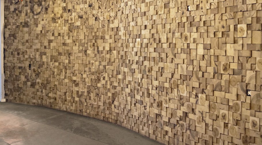 Отделка стен брусками