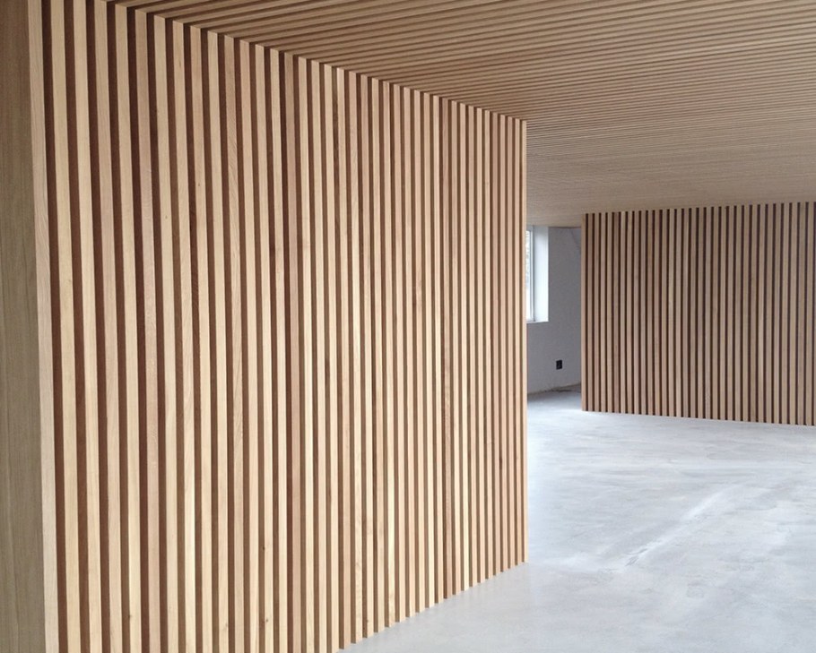 Стена из деревянных реек