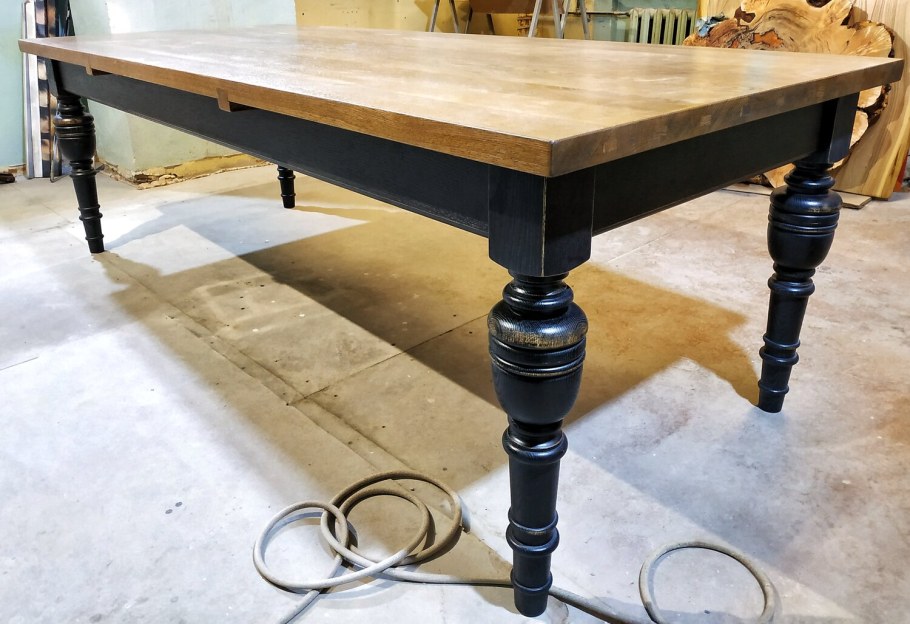 Стол из массива дуба