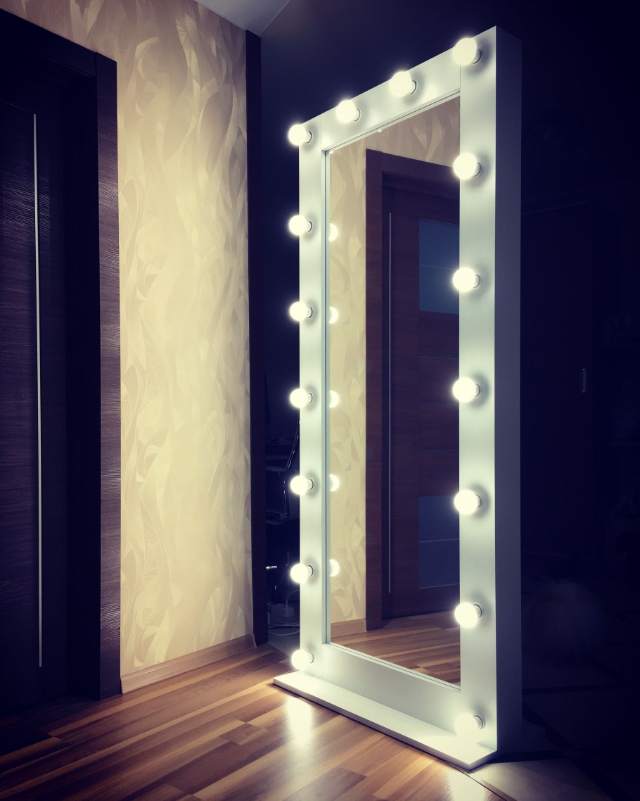 Зеркало гримерное с подсветкой