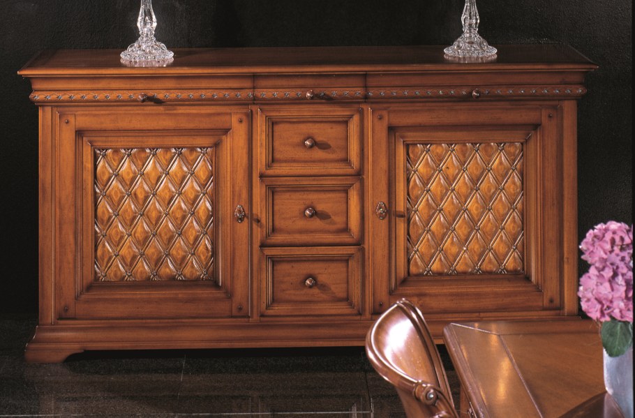 Комод с инкрустацией