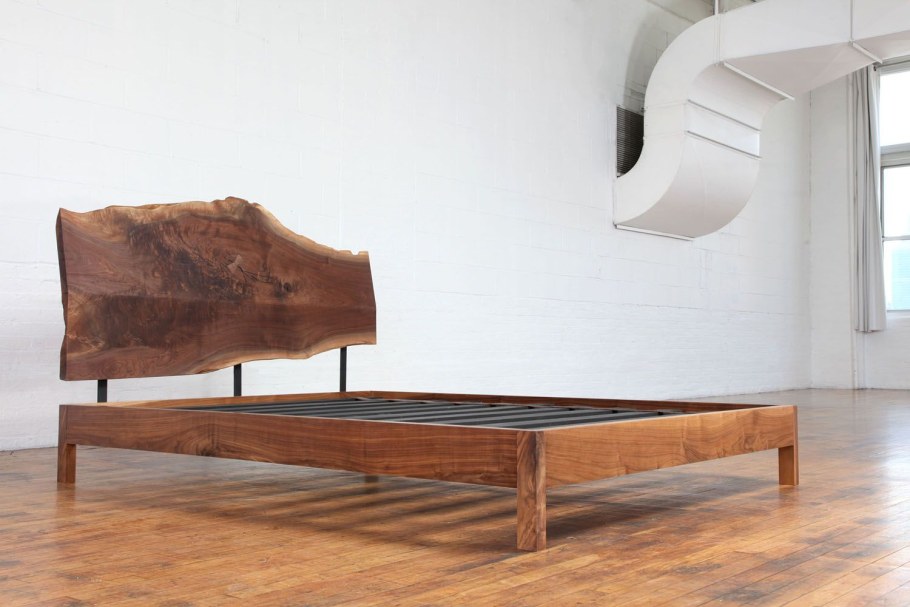 Необычные деревянные изголовья кровати