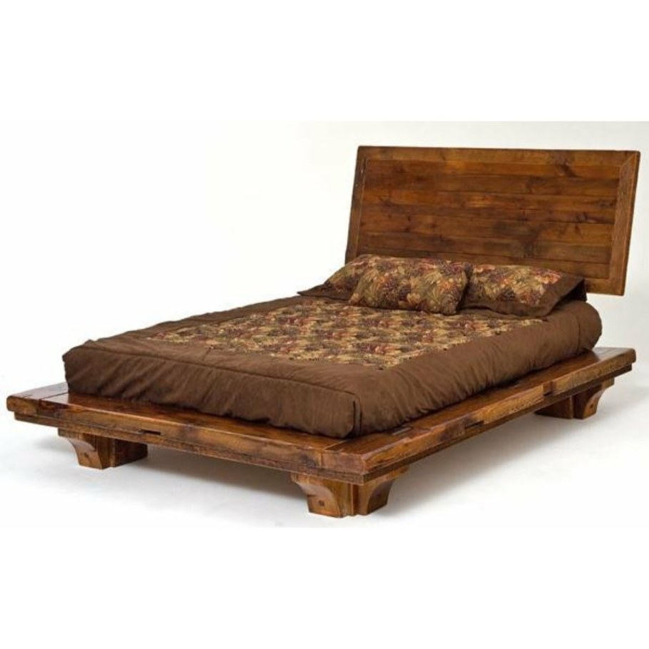 Кровать из массива