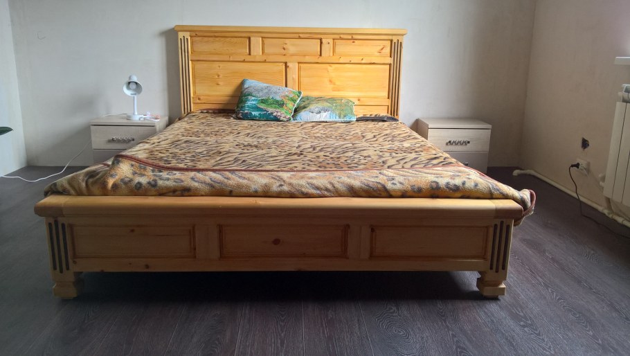 Кровать из кедра