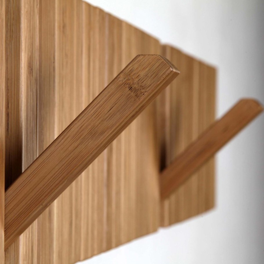 Вешалка откидная деревянная настенная