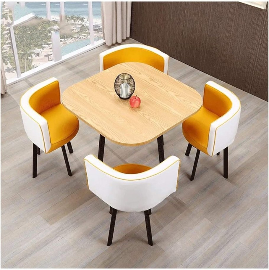 Круглый стол со стульями для маленькой кухни