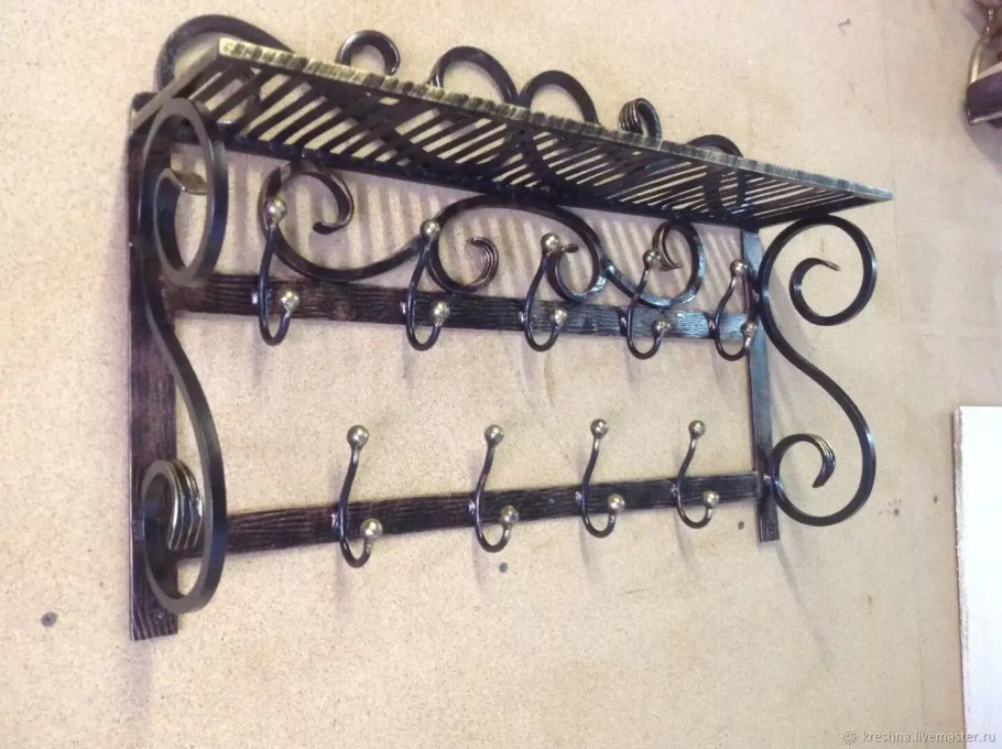 Вешалка из металла