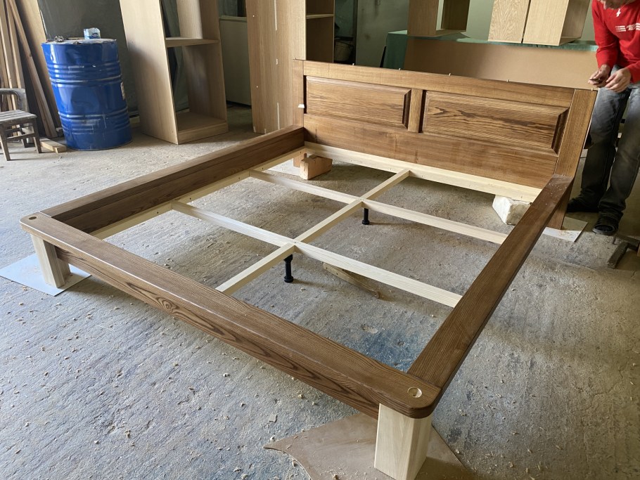 Кровать из массива ясеня 160х200