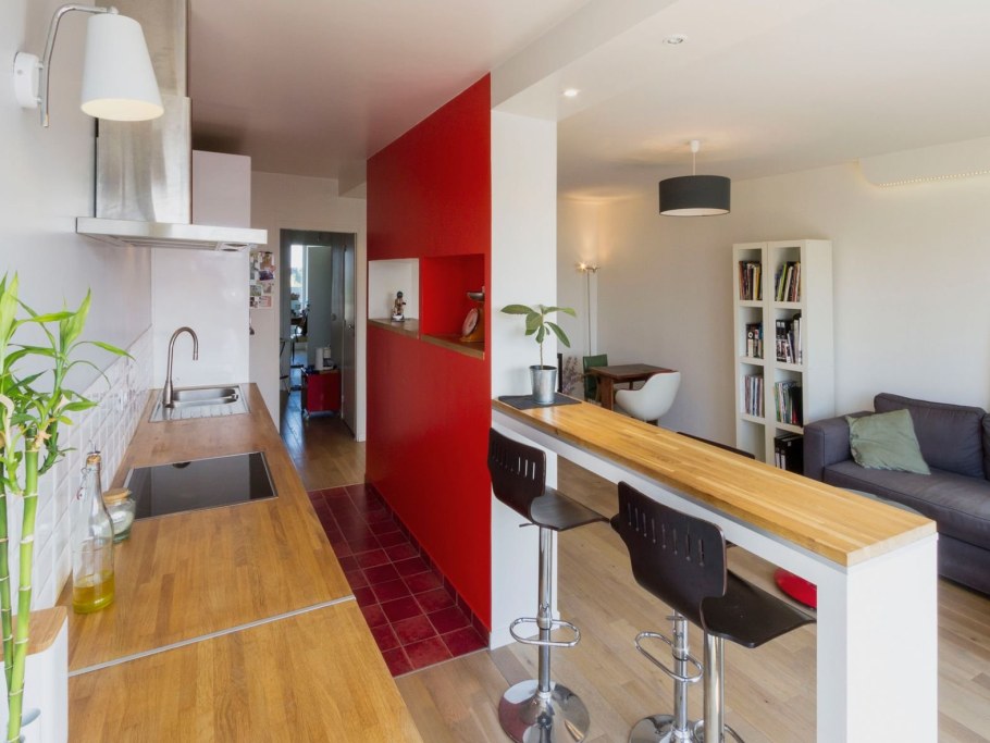 Барная стойка разделяющая кухню и гостиную