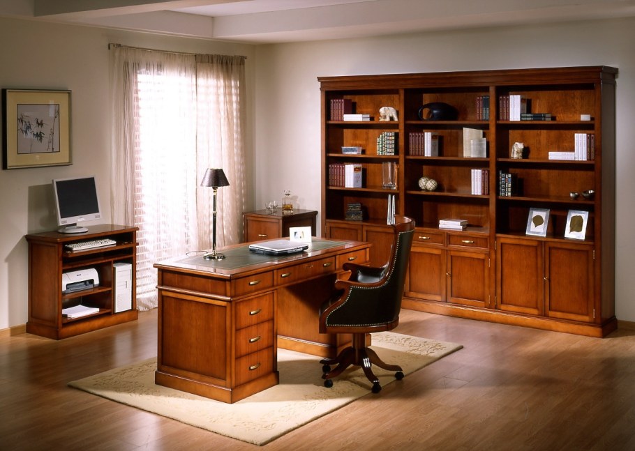 Стол для кабинета в квартире