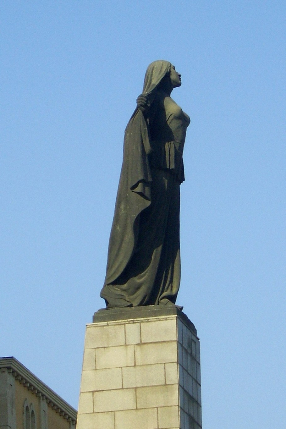 Памятник освобожденной женщине в Баку