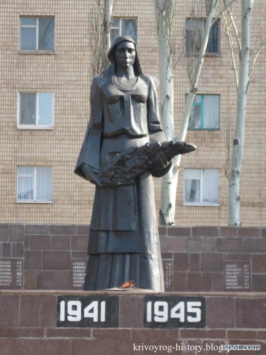 Памятник освобожденной женщине в Баку