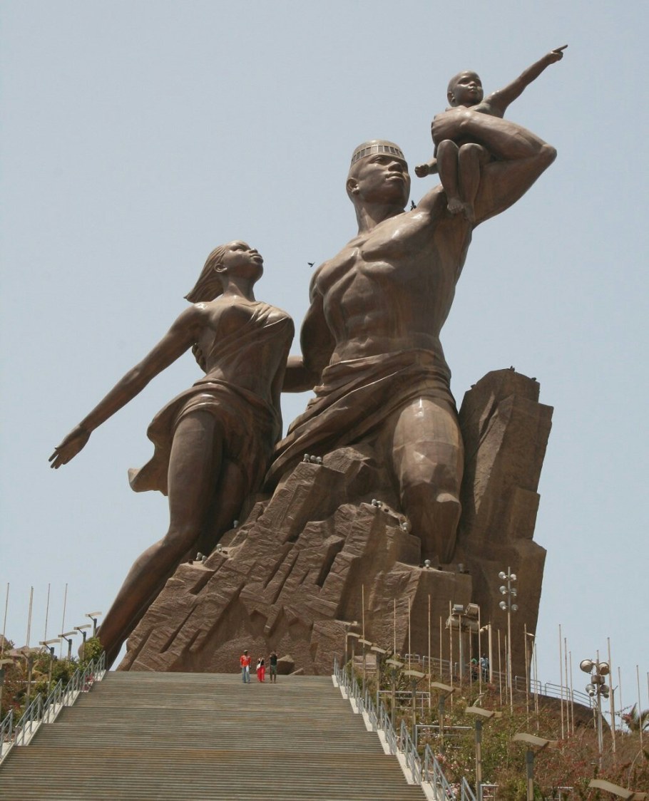 Монумент Возрождение Африки