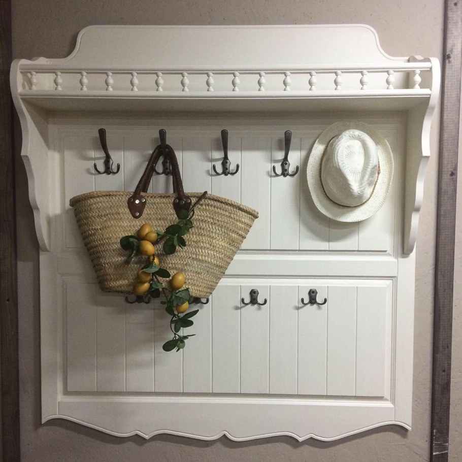 Полка с крючками для прихожей