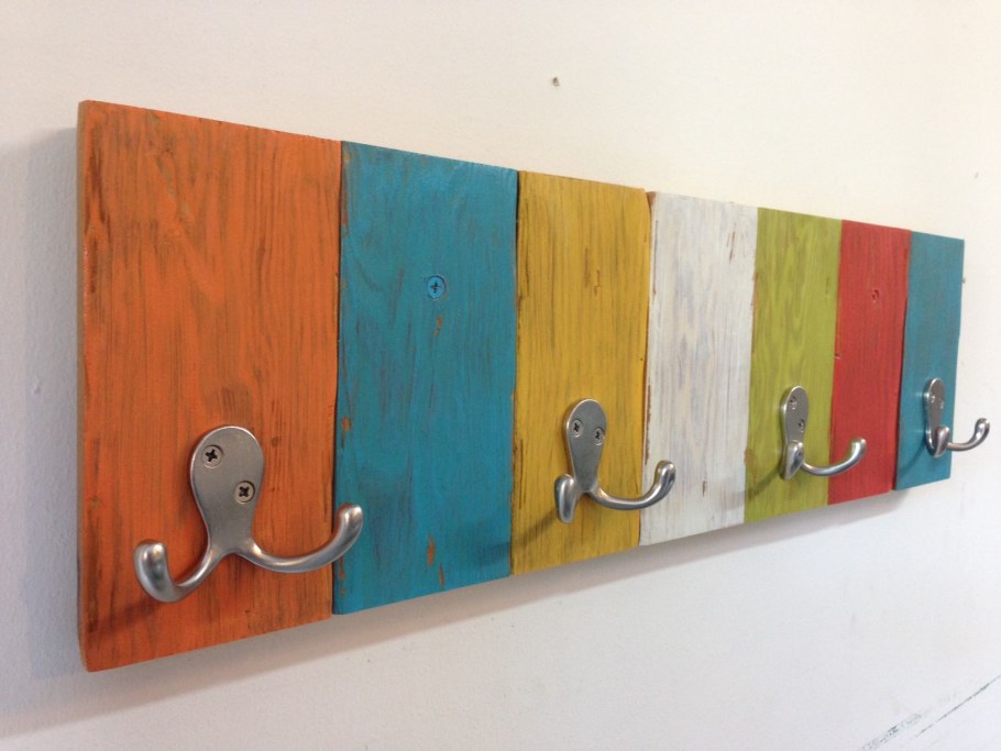 Детские крючки для одежды настенные