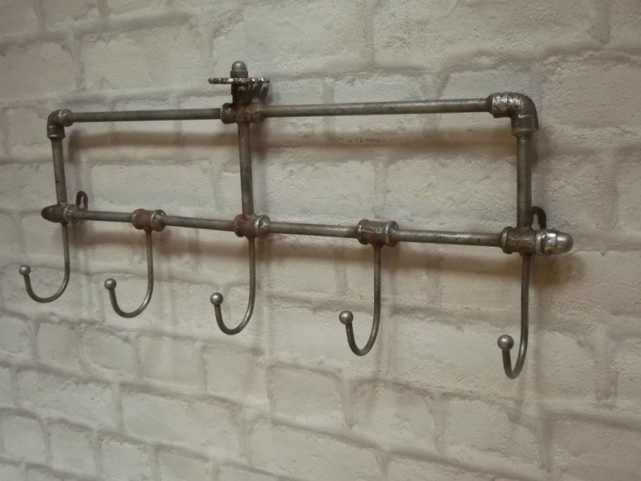 Вешалка в стиле ретро