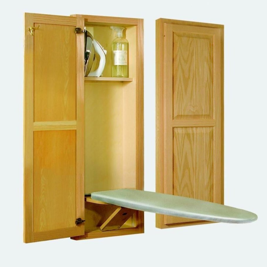 Гладильная доска в кладовке