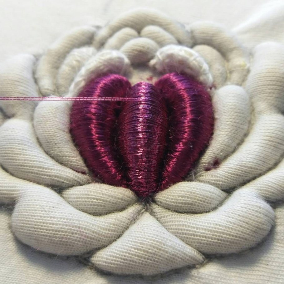 Объемная вышивка с наполнителем