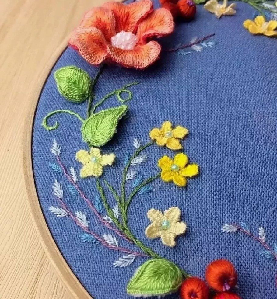 Обобемная вышивка гладью