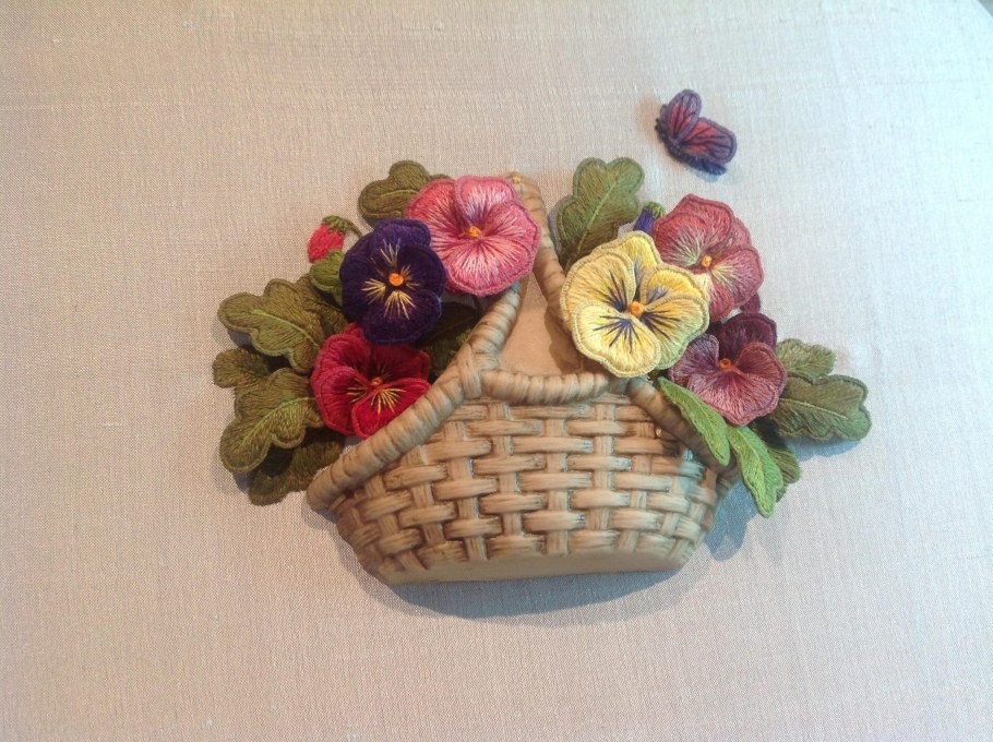 Плетеные корзины в вышивке гладью