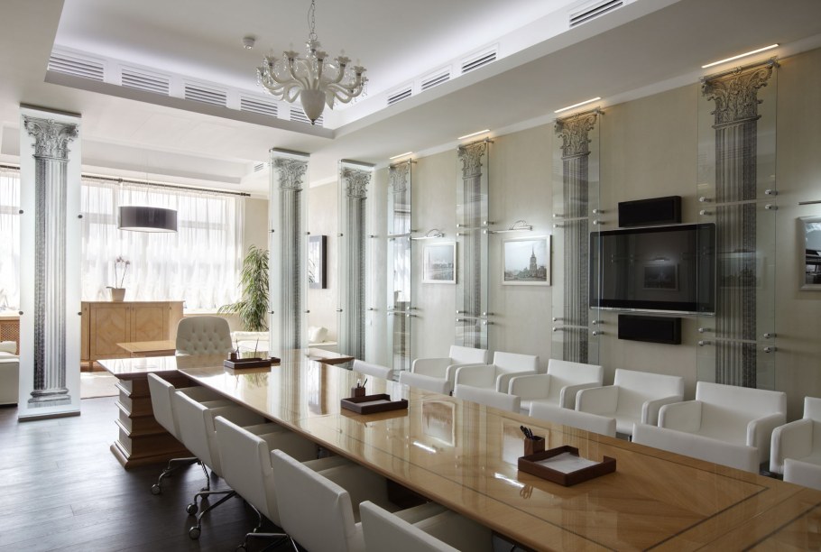 Офис в античном стиле