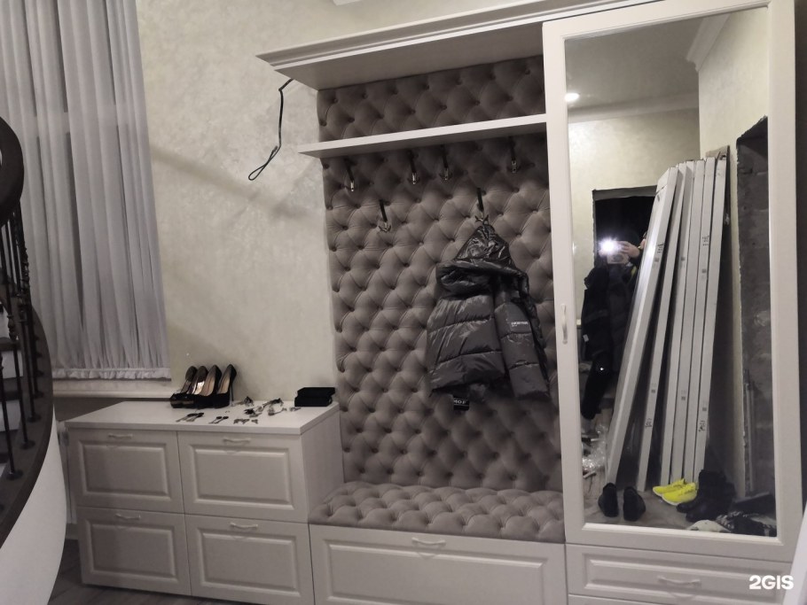 Прихожая с каретной стяжкой