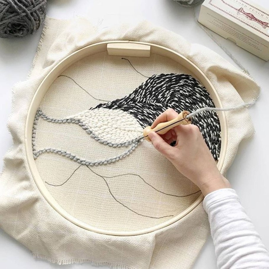 Вышивка пряжей на ткани