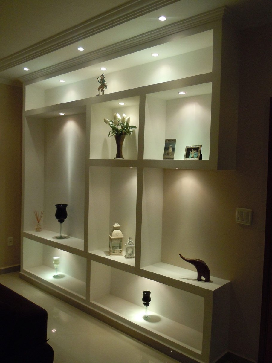 Полки в стене с подсветкой