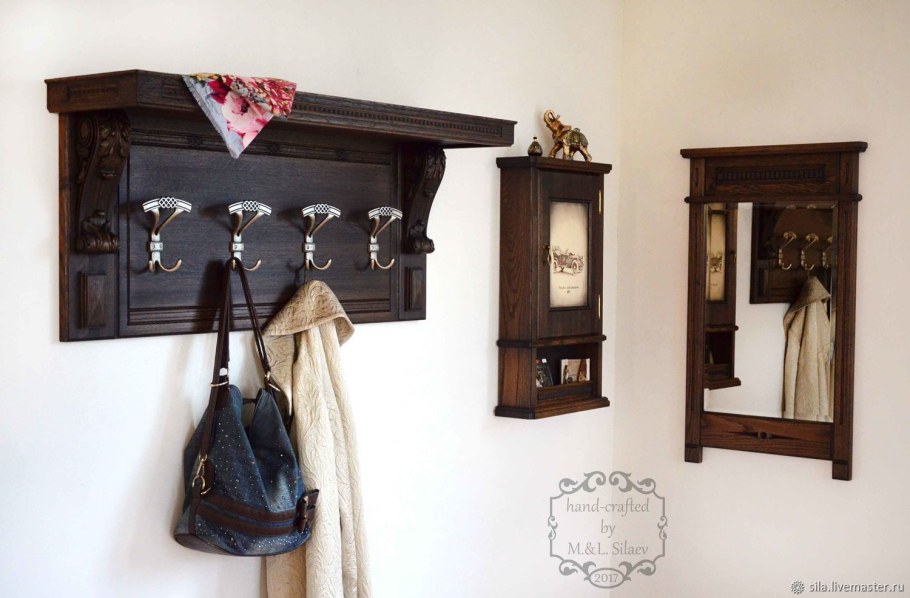 Вешалка в прихожую настенная