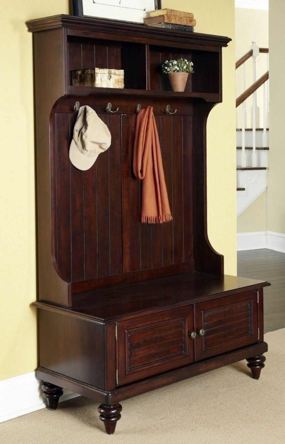 Деревянная мебель в прихожую