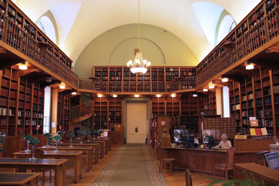 Читальный зал библиотеки Горького Рязань