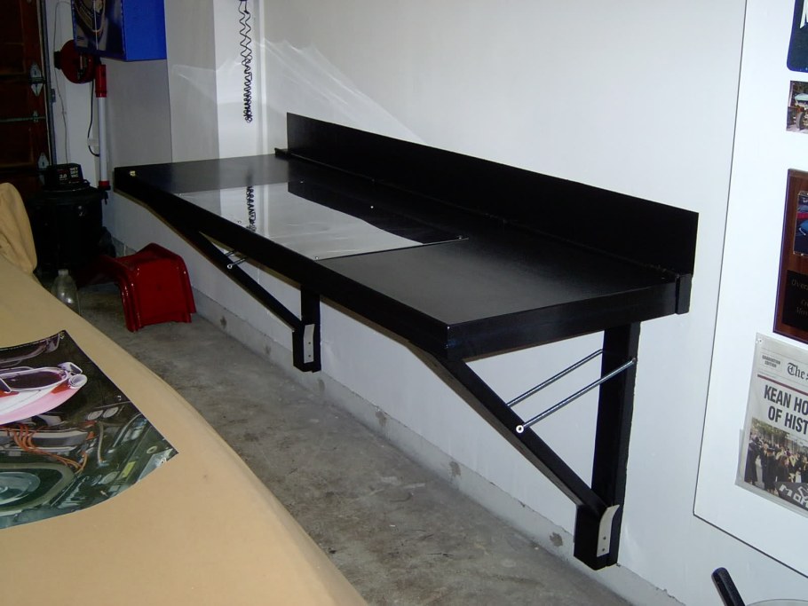 Складной пристенный верстак