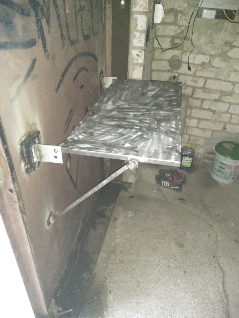 Складной стол в гараж к стене