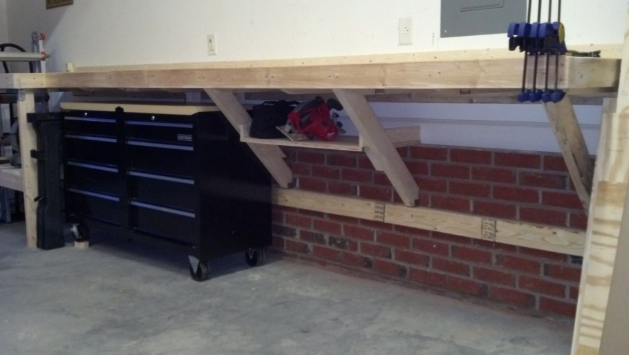 Подвесной верстак для гаража