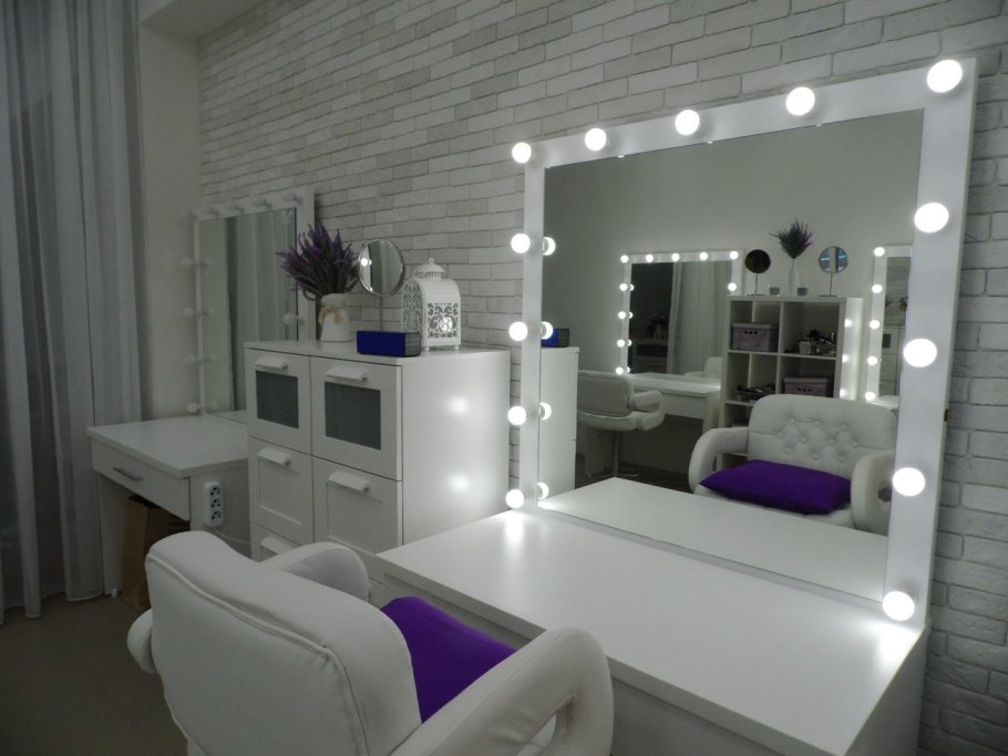 Зеркало для салона красоты с лампочками