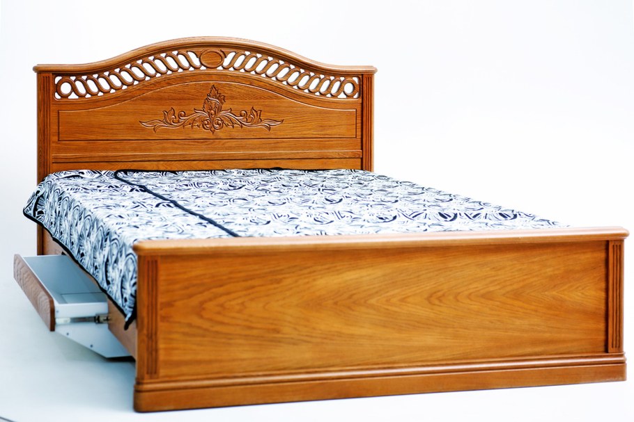 Кровати из массива пискандрев