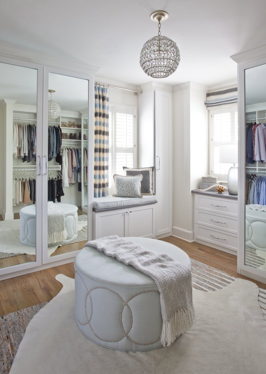Большая гардеробная в спальне